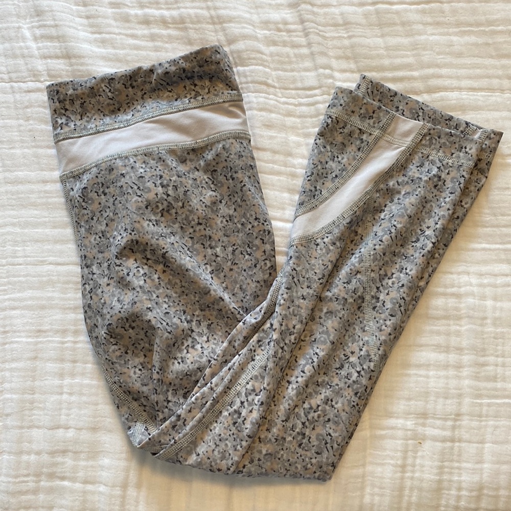 Lululemon Size 6 Gray Run Inspire II Crop Workout Legging